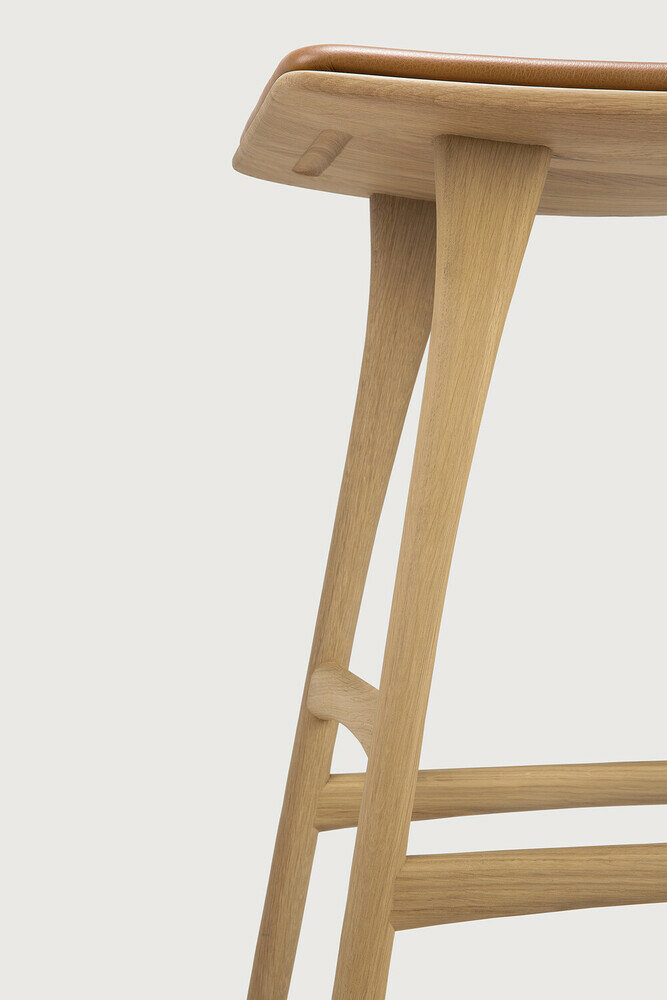 Ethnicraft Osso Counter Stool Varnished Oak Cognac Leather
