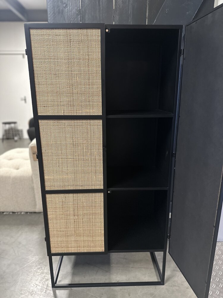 Sale! Zwart metaal kastje met webbing deuren