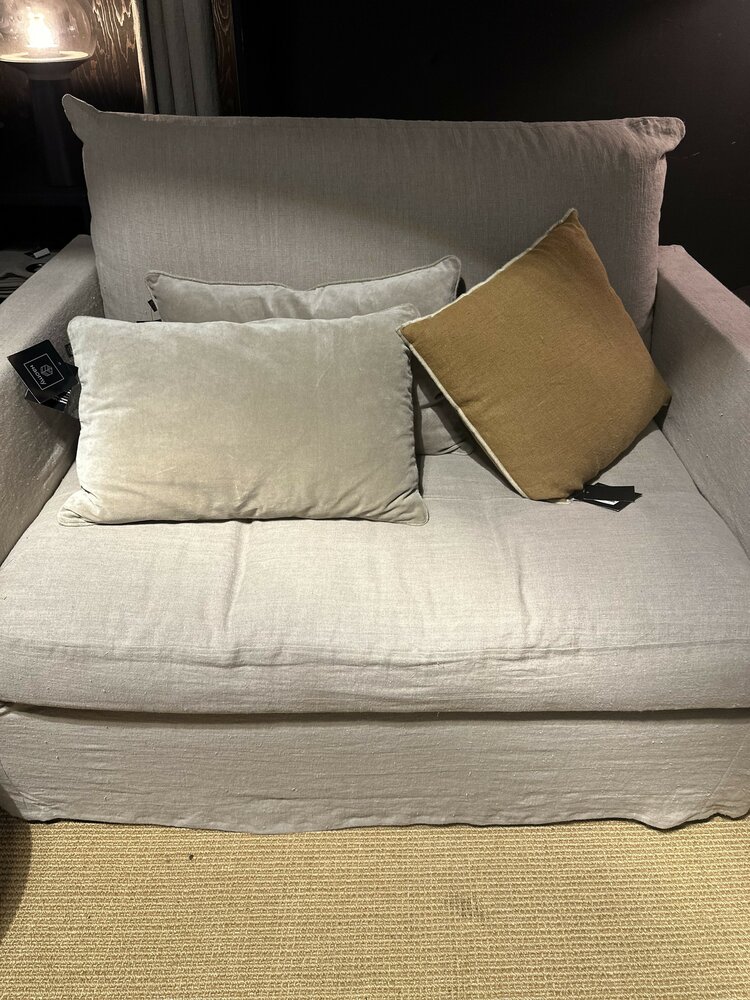 Brooklyn Love seat Haomy
