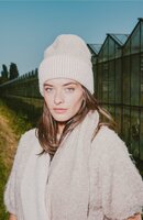 Zusss gebreide muts met tipping taupe