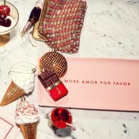 Vondels ceramic More Amor Por Favor plate pink