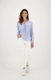Zusss blouse met gewatteerd detail lichtblauw