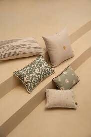 ZUSSS KUSSEN I LIKE YOU EN HARTJES 35X25CM PEPER EN ZOUT/GOUD