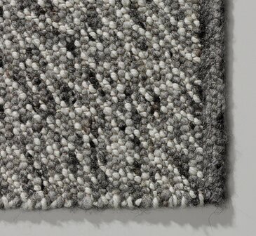 beside rugs tweed grijs