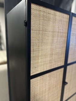 Sale! Zwart metaal kastje met webbing deuren