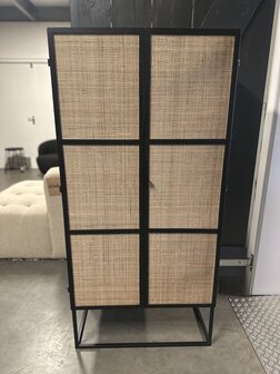 Sale! Zwart metaal kastje met webbing deuren