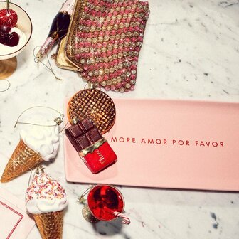 Vondels ceramic More Amor Por Favor plate pink