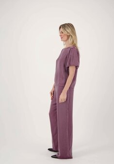 Zusss satijnen top met pofmouw aubergine