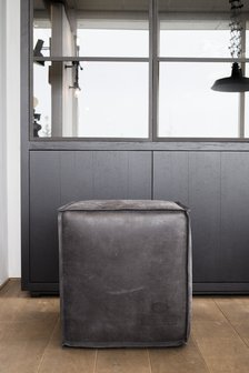 Fred de la Bretoniere hocker small superblack