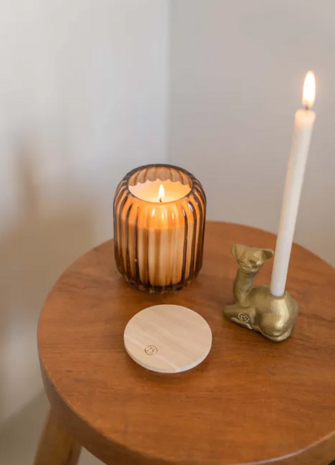 Zusss geurkaars in glas met ribbels linnen roestbruin