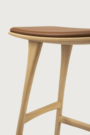 Ethnicraft Osso Counter Stool Varnished Oak Cognac Leather