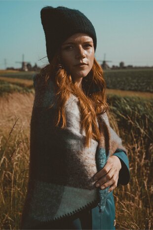 Zusss gebreide muts met kabels navy