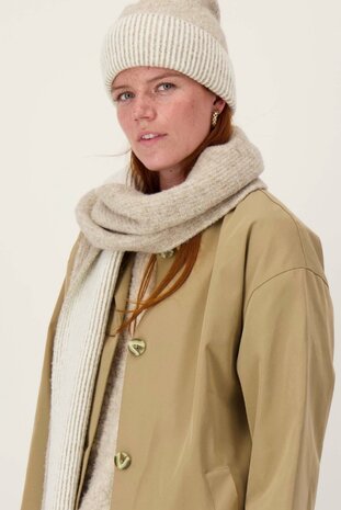Zusss gebreide muts met tipping taupe