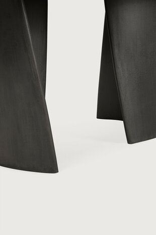 Ethnicraft Canyon outdoor Donkergrijs beton tafel 