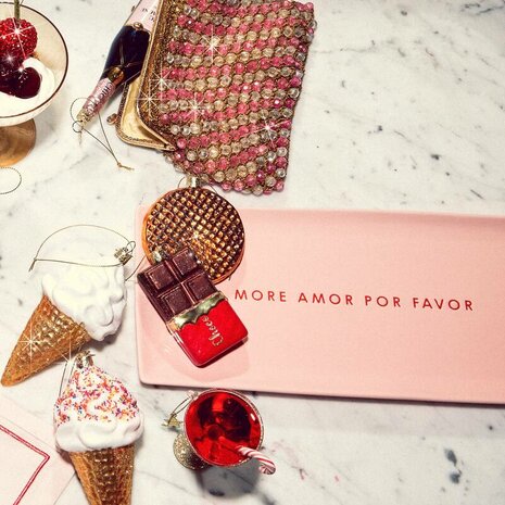 Vondels ceramic More Amor Por Favor plate pink