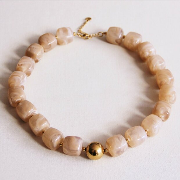 Bazou ketting XL vierkante kralen beige