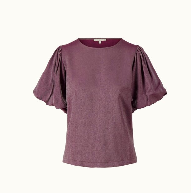 Zusss satijnen top met pofmouw aubergine