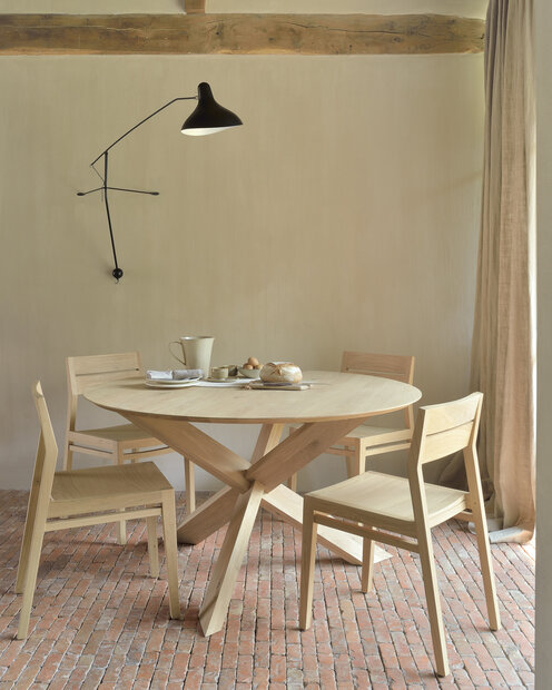 Ethnicraft Oak Circle dining table showmodel winkel 136cm
