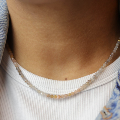Jaylaa Jewelry - Ysee korte maansteenketting