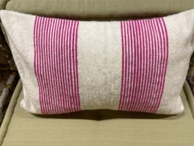 Household hardware kussen wol fluor roze smalle strepen