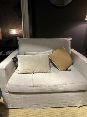 Brooklyn Love seat Haomy